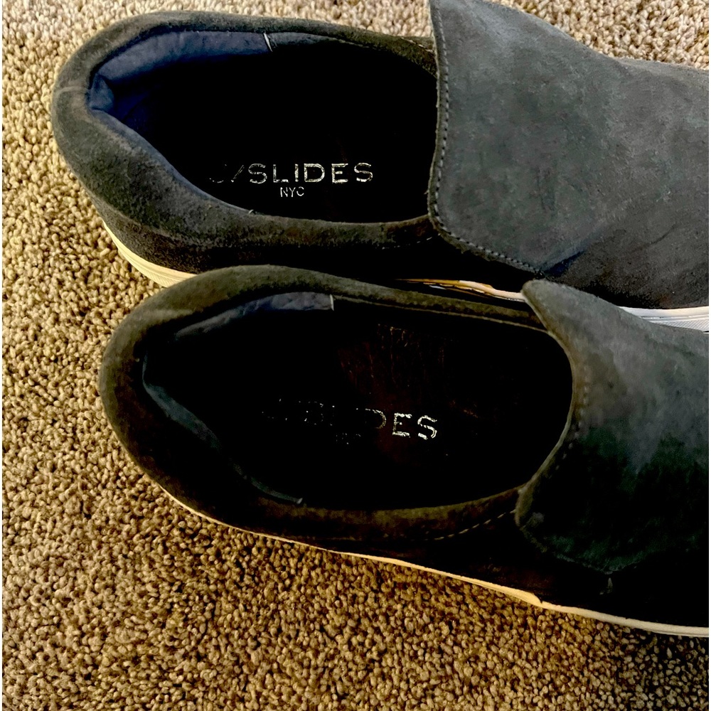 Jslides women’s grey gently worn slip on shoes.  Size 7